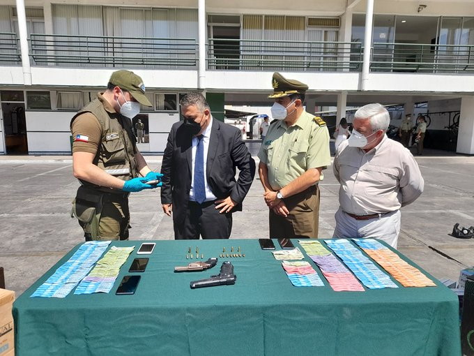 Fiscalía y Carabineros detienen a banda criminal con armas y cigarrillos de contrabando