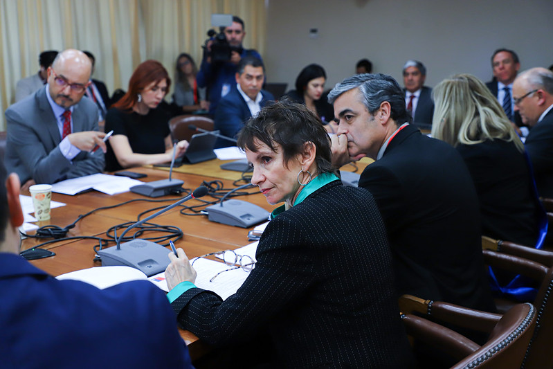 Cadem: Aprobación de la ministra del Interior, Carolina Tohá, cae en abril 17pts, de 59% a 42%