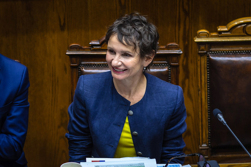 Cadem: Aprobación de la ministra Carolina Tohá sube 14 puntos a 52% y el subsecretario Manuel Monsalve llega a 61% (+6pts)