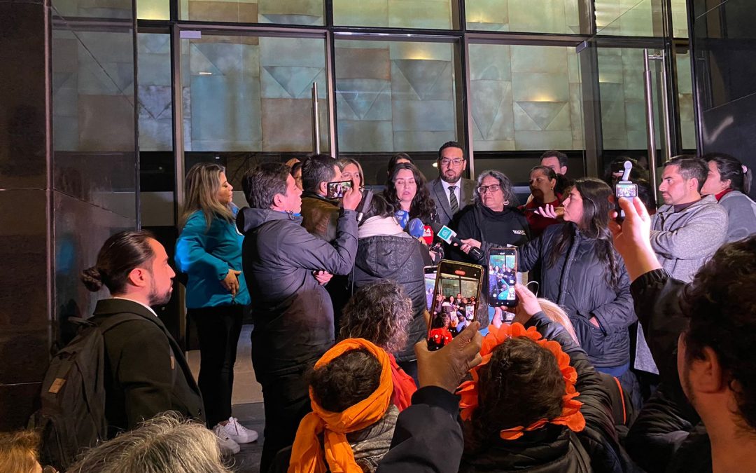 Manipuladoras de alimentos y Junaeb alcanzan acuerdo que pone fin a movilización