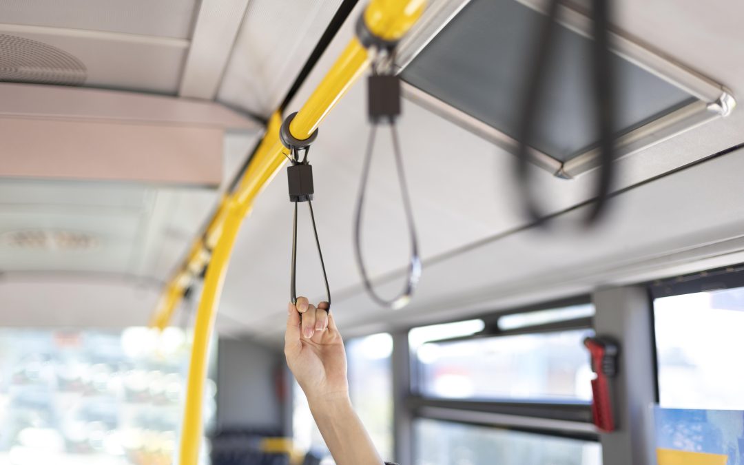 Comienza el alza en el transporte público de $10 en la Región Metropolitana: economista explica su impacto