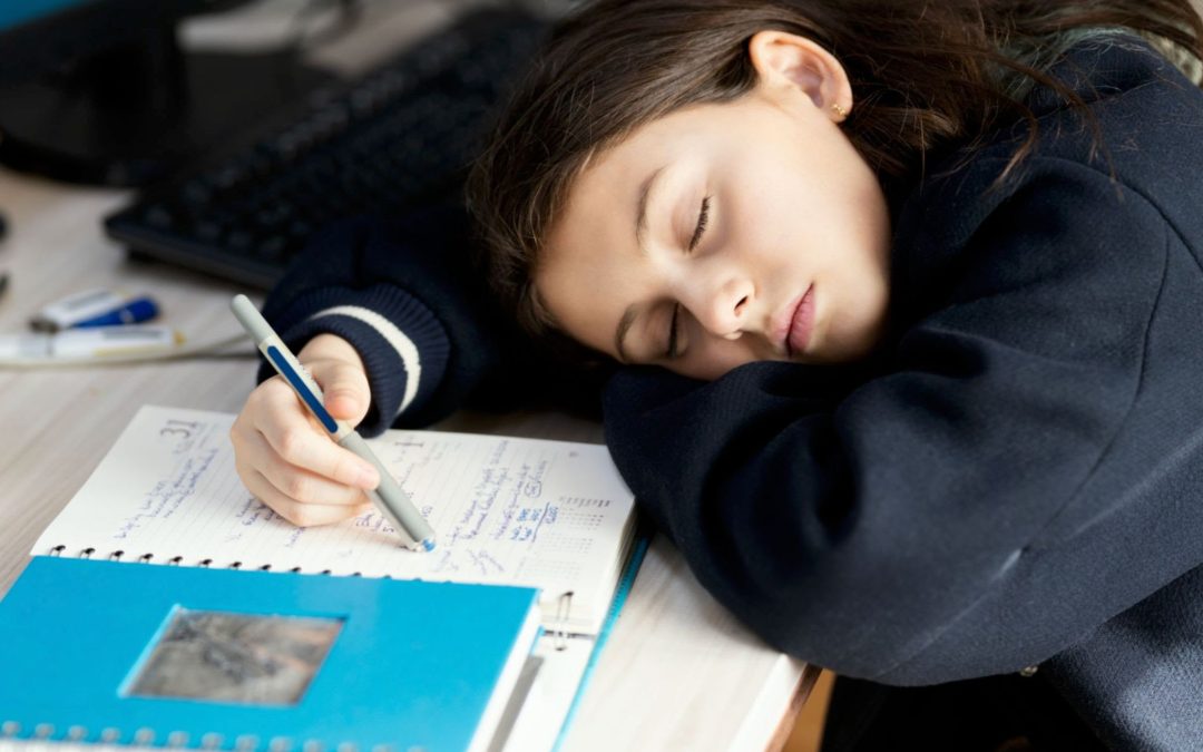 Especialista explica el rol que juega el buen dormir en el aprendizaje y la salud