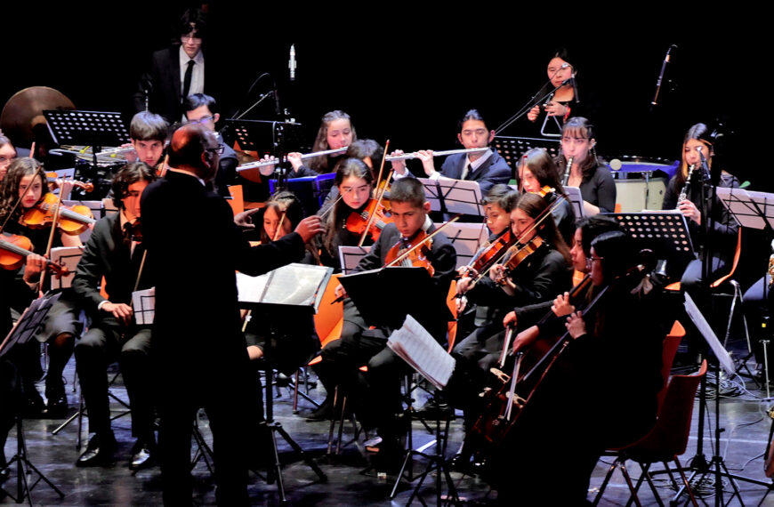 Orquesta Sinfónica Juvenil de San Fernando se presenta en el Teatro Municipal de Santiago