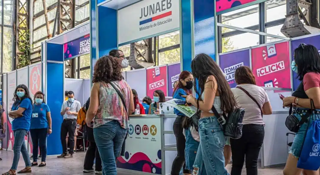 Hasta el 31 de enero de 2025: Autoridades de Educación anuncian apertura del proceso de postulación a becas Junaeb 