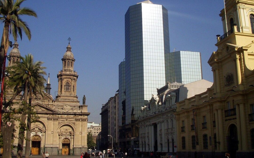 CLAPES UC entrega informe: “Radiografía a la Delincuencia en Chile: Desafíos Comunales”