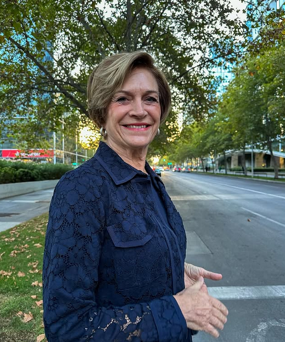 Cadem: Evelyn Matthei retrocede a 17% (-3pts) en intención de voto espontáneo, pero pasaría a segunda vuelta