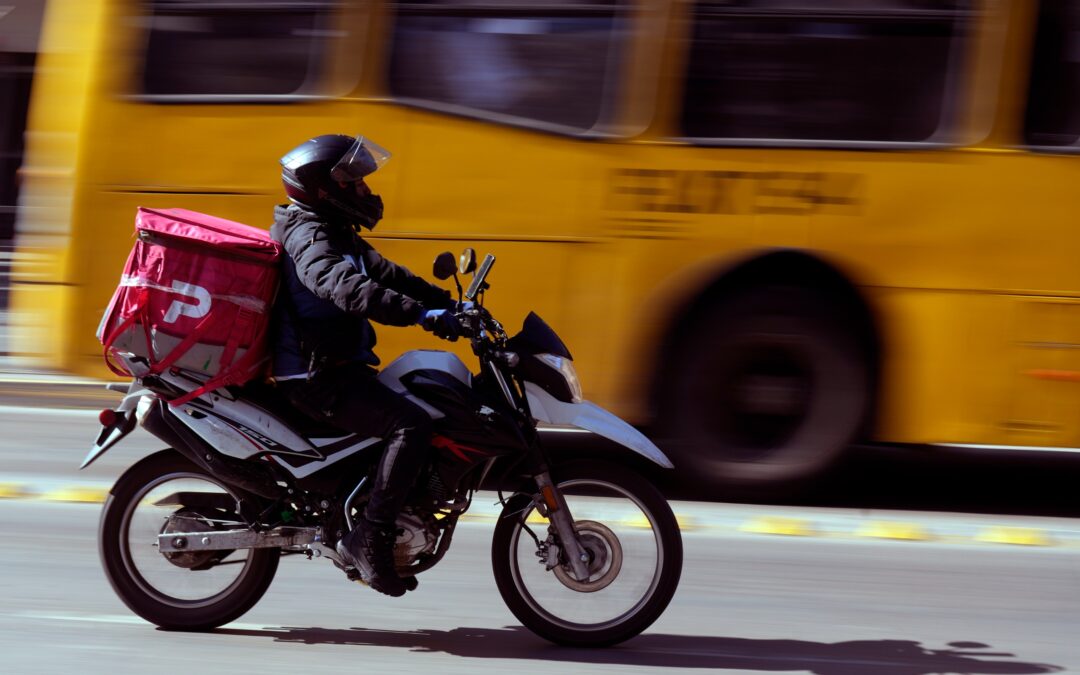 Independencia aprueba ordenanza que regula motos y refuerza control a plataformas de reparto