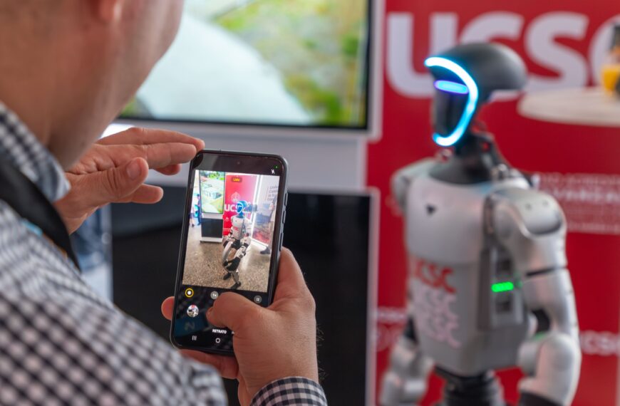 Conoce al robot humanoide más famoso de Chile