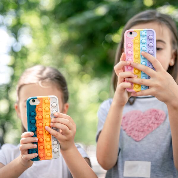 Regulación de redes sociales, clave para el descanso de los niños 