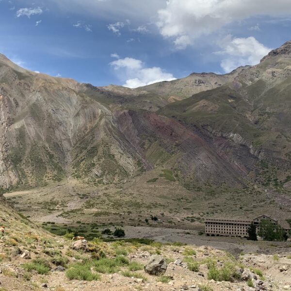 Realizan operativo de emergencia y rescate en sector Termas del Flaco: tres desaparecidos y dos lesionados