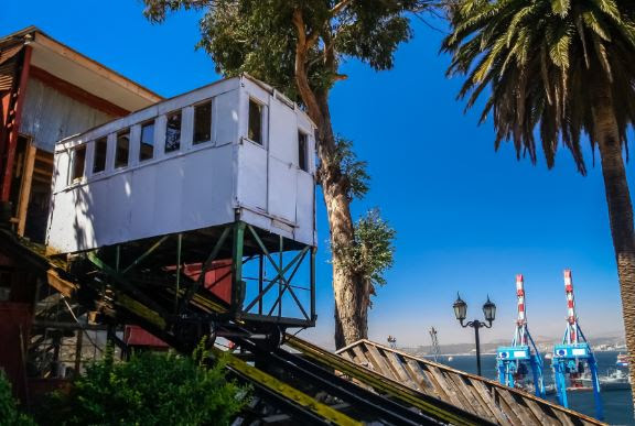 Proyecto contribuye a la preservación de ascensores de Valparaíso como medio de transporte patrimonial