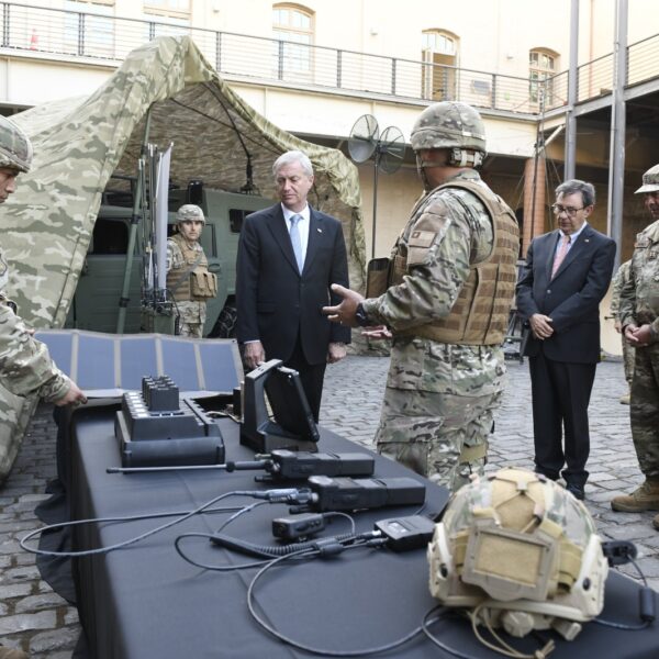 Presidente de la República visita el Edificio Ejército Bicentenario