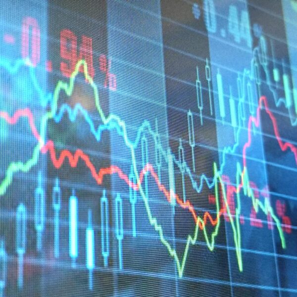 Entre oportunidades y riesgos: ¿Cómo impactará la crisis global el bolsillo de los chilenos?